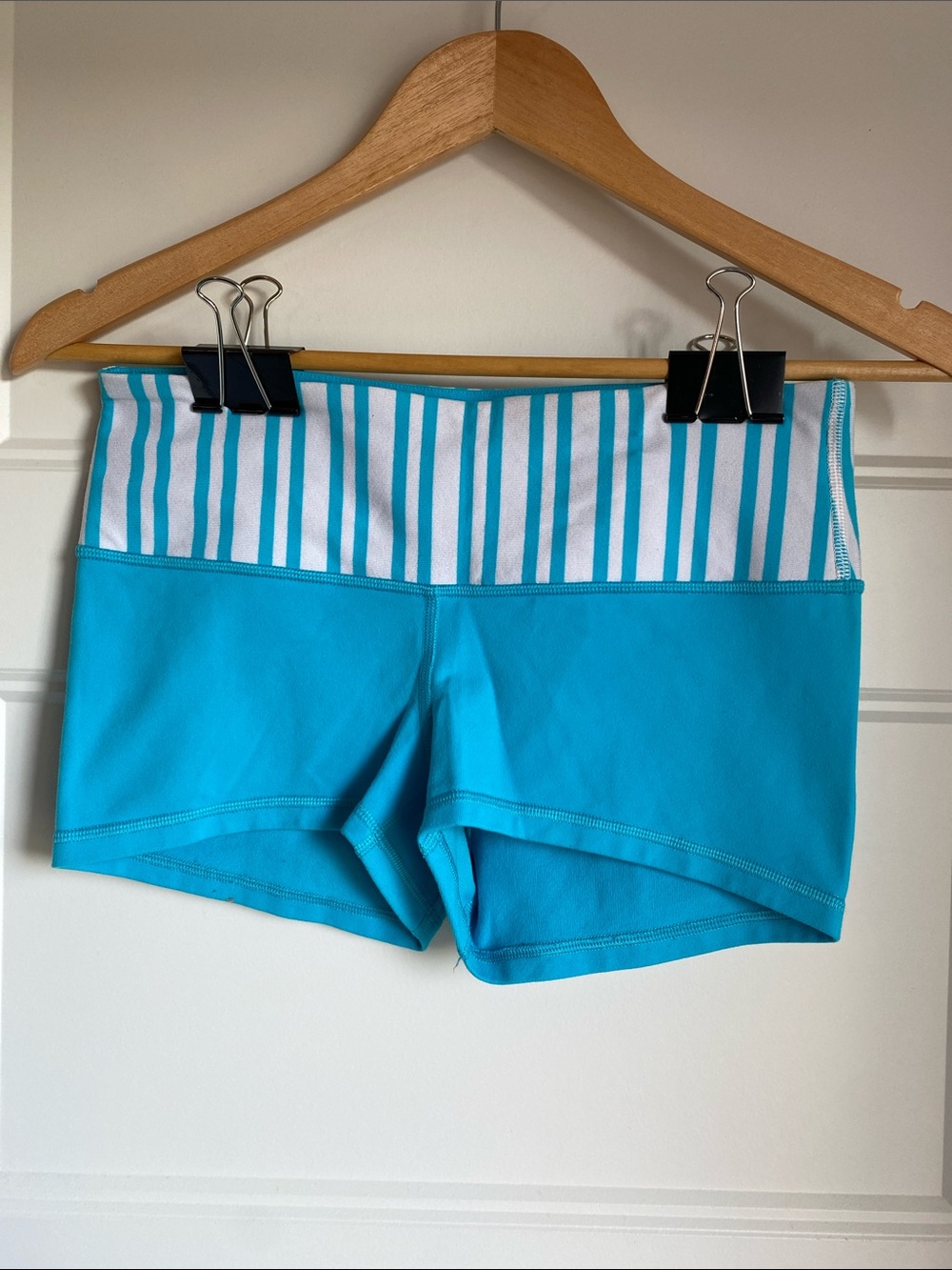 Lululemon Women’s Short Shorts Blue